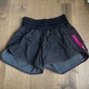 Lululemon Polka Dot OG Tracker Short in Size 4